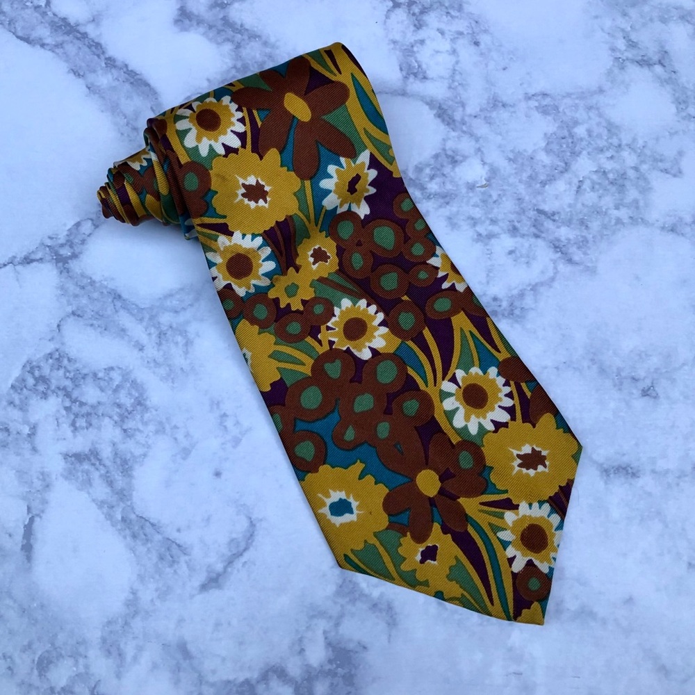 Floral tie